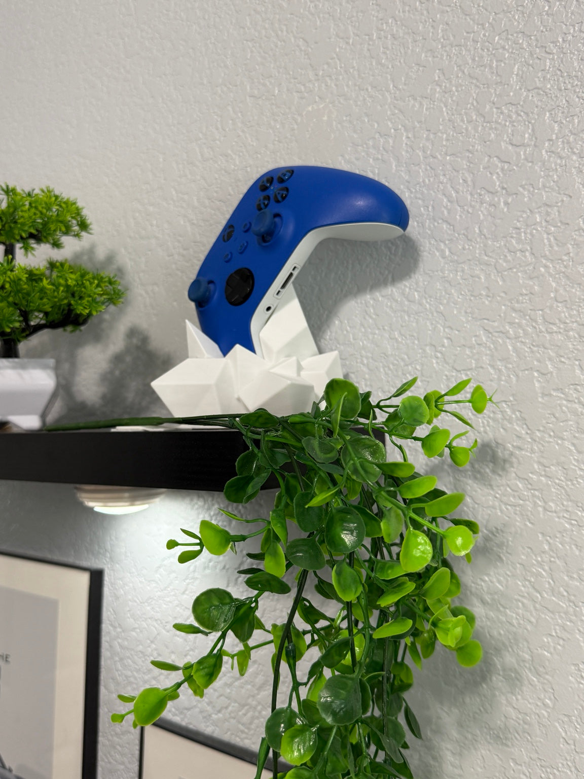 Crystal Controller Stand